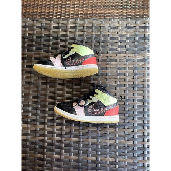 Nike Air Jordan 1 Mid sneakers, children’s size 9 - Picture 7 of 7